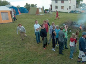 Lek på tunet, foto Rune Opheim 2005